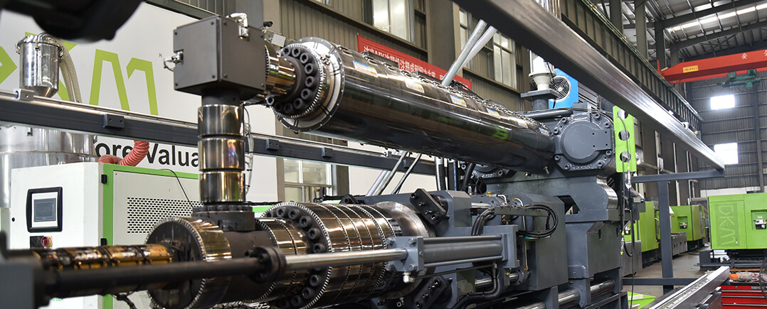 PET INJECTION MOLDING MACHINE2