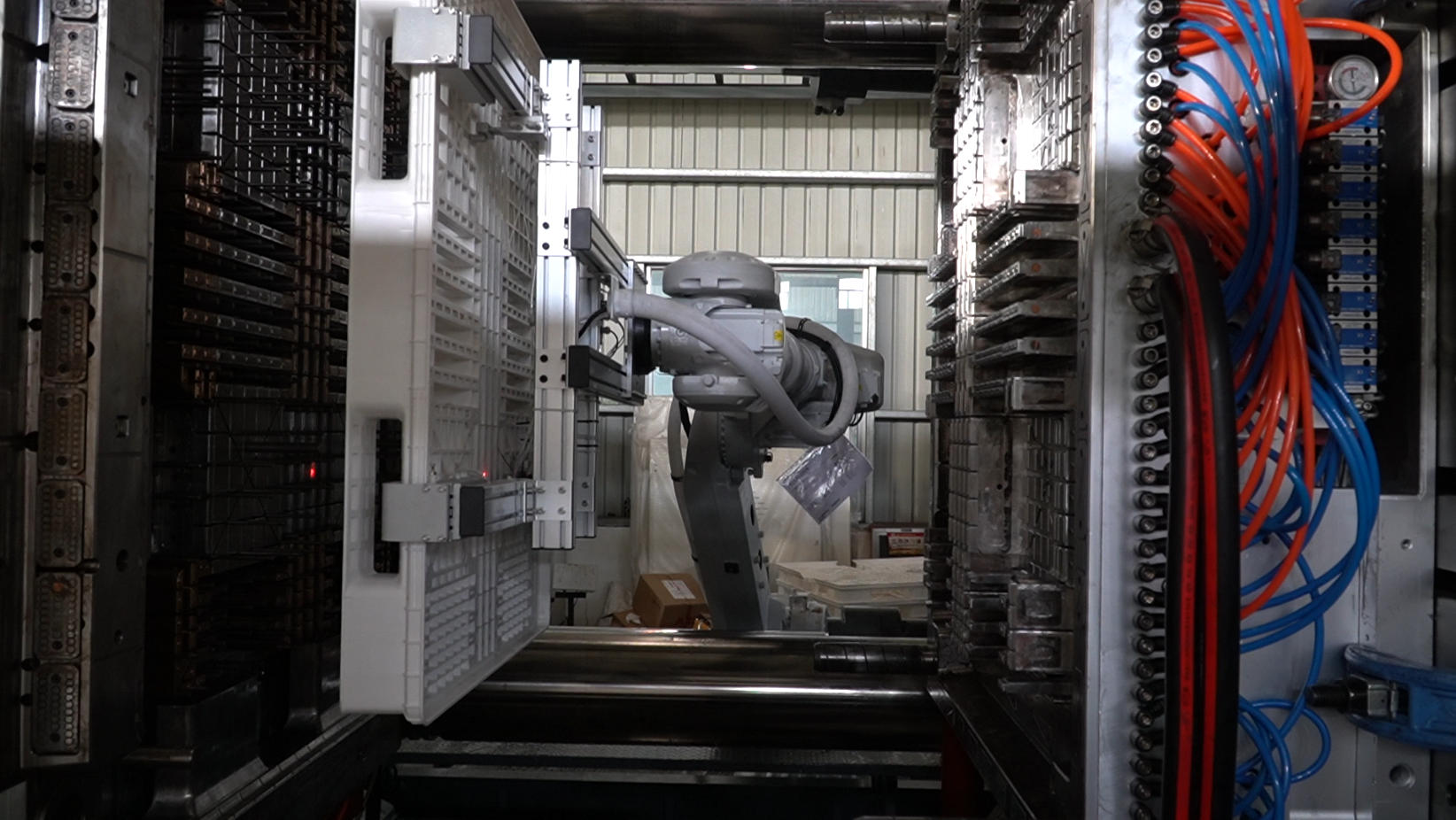 pallet mold operation image-4